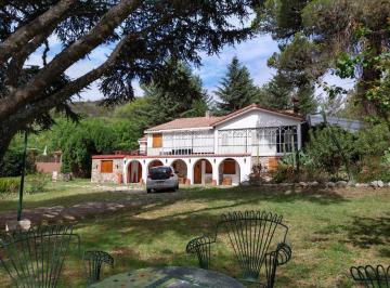 Casa de 18 ambientes, La Cumbre · Propiedad Única en Su Tipo en Barrio Golf de 3.000 m² de Terreno