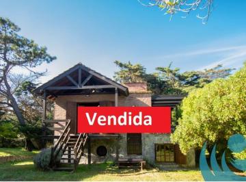 Casa de 3 ambientes, Mar de las Pampas · Luz de Luna Chalet con Salida a La Playa