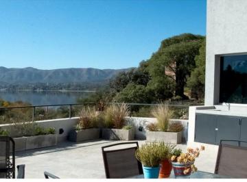 Casa · 360m² · 3 Dormitorios · 5 Cocheras · Venta - Casa de Categoria, 3 Dorm.. Villa del Lago, Carlos Paz