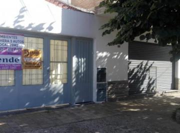 Casa · 180m² · 3 Ambientes · 3 Cocheras · Casa en Venta en Ramos Mejia
