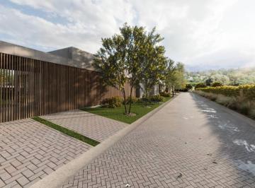 Casa · 203m² · 6 Ambientes · 1 Cochera · Imponente Casa en Venta en Villa Allende - Casoria Village