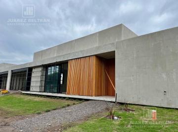 Casa · 203m² · 6 Ambientes · 2 Cocheras · Casa en Venta de 3 Dorm. - Zona Golf Villa Allende - Casoria Casas Village