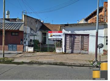 Depósito , Lanús · Galpon + 4 Viviendas en Block! a m. de Av J. D. Peron y Av R. de Escalada!