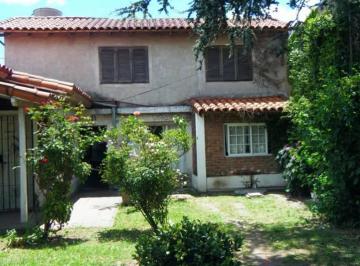 Casa · 160m² · 4 Ambientes · Dos Casas/ 5 Amb / Terreno Sup 500 M²/ Gran Parque! Excelente Oportunidad