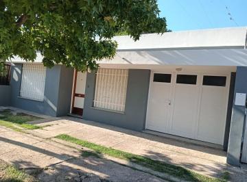 Casa · 385m² · 4 Ambientes · 1 Cochera · Venta Casa Dos Dorm., Terreno