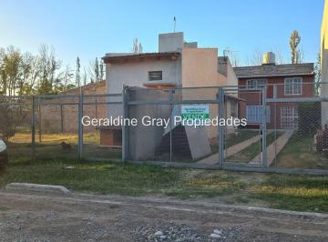 Casa · 193m² · 2 Ambientes · Casa en Venta de 1 Dormitorio + 2 Departamentos en Loteo Venezia, Plottier