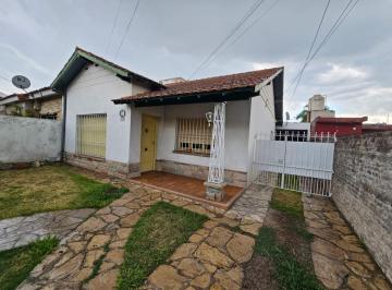 Casa · 410m² · 4 Ambientes · 2 Cocheras · En Venta | Hermosa Propiedad en Moreno Centro (Lado Norte) con 2 Dorm. y Parque | Sobre Calle
