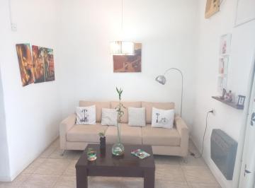DEPTO. TIPO CASA AL FRENTE EN VENTA
Timote al 3900
Casi esquina Hernandarias
R.  · Escalada: Venta de Impecable PH Al Frente de 3 Ambientes C/ Garaje y Patio