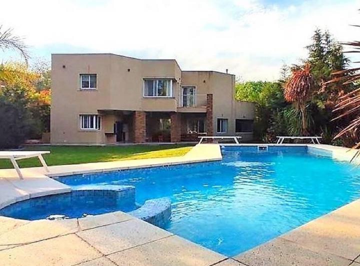 Casa · 296m² · 5 Ambientes · 1 Cochera
