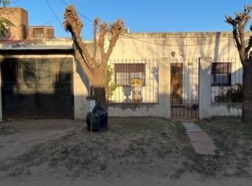 Casa · 70m² · 2 Dormitorios · 1 Cochera · Casa - Junin