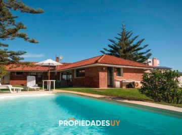 Foto1 · Excelente Casa de 4 Dorm. y Piscina a Una Cuadra del Mar