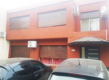 Casa de 5 ambientes, José C Paz · Casa en Venta - 4 Habitaciones, centro (José Clemente Paz)