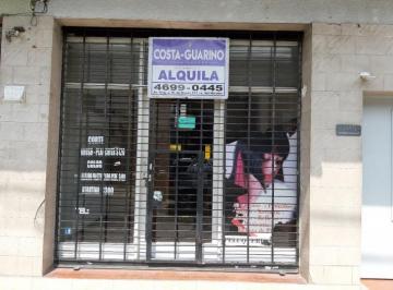 Local comercial · 55m² · 1 Ambiente · Local Comercial de 55 m² Cubiertos y 40 m² Descubiertos a 30 m de Av Juan Manuel de Rosas