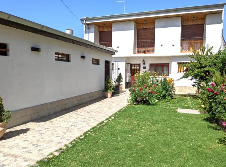 Casa · 173m² · 6 Ambientes · 1 Cochera