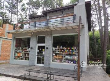 Local comercial · 189m² · 4 Ambientes · Venta en Block de Local Comercial con Dos Departamentos de 2 Ambientes