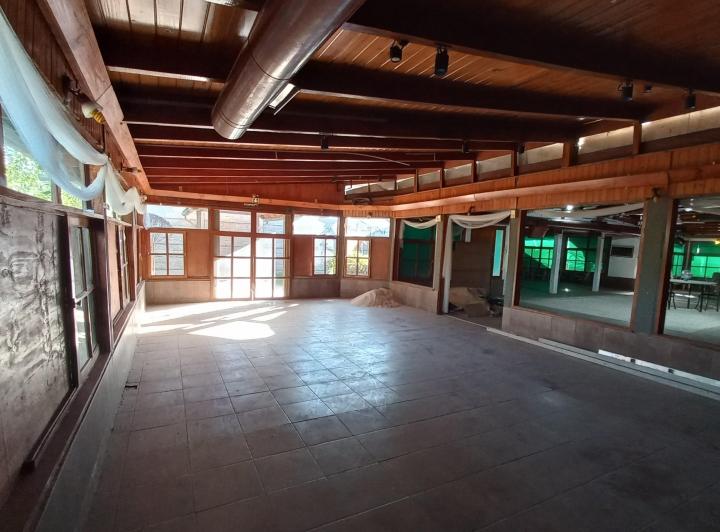 Local comercial · 387m² · 8 Ambientes · 2 Cocheras