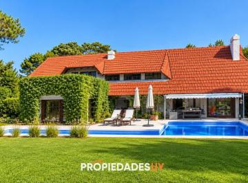 Foto1 · Cómoda Casa de 5 Dorm. y Piscina Climatizada en Punta del Este