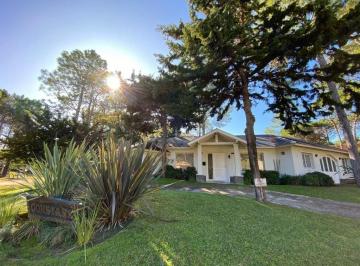 Casa · 890m² · 5 Ambientes · 1 Cochera · Codigo 641 - Pinamar - Zona Norte - Pileta - Casa en Alquiler