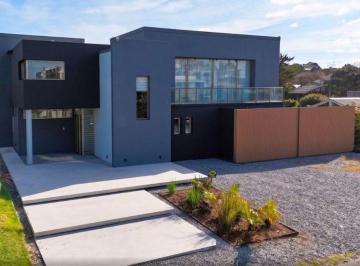 Casa de 6 ambientes, Pinamar · Codigo 633 - Pinamar - Casa en Alquiler - Pileta