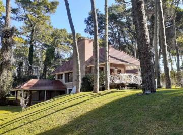 Casa · 283m² · 6 Ambientes · Codigo 693 - Carilo - Casa en Venta