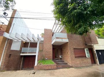 Casa · 230m² · 4 Ambientes · 2 Cocheras · Casas - Chalet - Microcentro, Resistencia