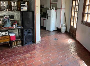 Casa · 2 Dormitorios · Casa en Temperley con Local