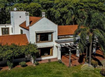 Casa · 500m² · 4 Dormitorios · 2 Cocheras · Casa en Venta - Mendiolaza Golf - Córdoba