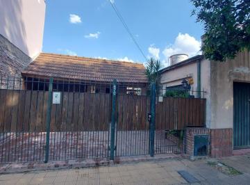 Casa · 135m² · 4 Ambientes · 1 Cochera · Venta - Casa en Beccar con Dos Viviendas en Block y Garage. Ideal Inversión.