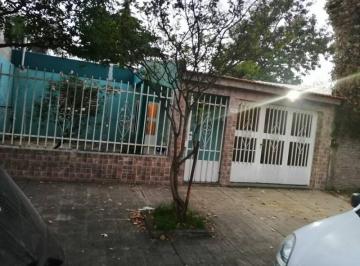 Casa de 10 ambientes, Rosario · Casa Al Frente Cochera Doble