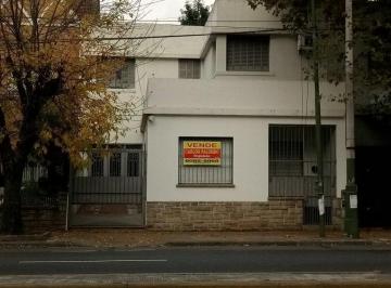 Casa de 4 ambientes, Lomas de Zamora · 4 Bedroom House With Barbecue And Pool N/hipolito Irigoyen Banfield