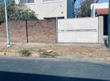 Casa de 3 ambientes, Lomas de Zamora · Muy Buena Propiedad en Dos Plantas