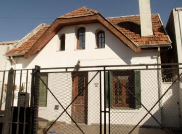 Casa de 4 ambientes, Lanús · R E S E R V a D A!! Casa Al Frente Para Dos Familias