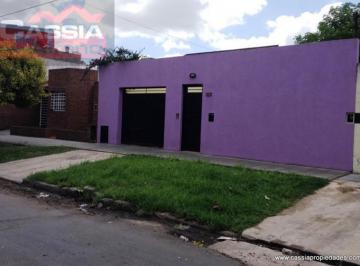 Casa · 170m² · 4 Ambientes · 3 Cocheras · Casa - Lanús Este