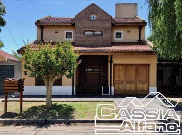 Casa · 200m² · 5 Ambientes · 1 Cochera · Casa - Lomas de Zamora Este