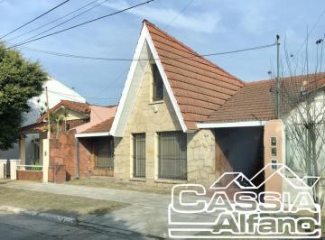Casa · 160m² · 5 Ambientes · 3 Cocheras · Casa - Banfield Oeste