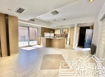 Casa · 160m² · 5 Ambientes · 1 Cochera · Casa - Banfield Este