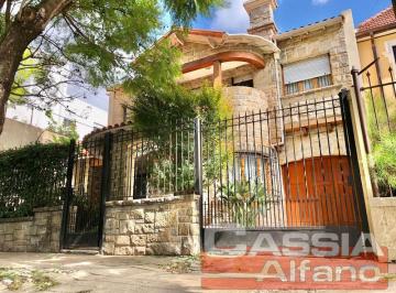 Casa · 267m² · 6 Ambientes · 3 Cocheras · Casa - Banfield Oeste