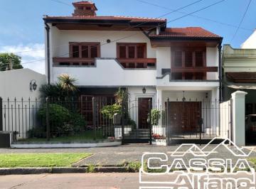 Casa · 322m² · 6 Ambientes · 3 Cocheras · Casa - Lomas de Zamora Este