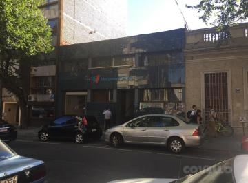 Edificio · 984m² · 20 Ambientes · Edificio Comercial con Excelente Renta, Permite Construcción en Altura de Vivienda Promovida