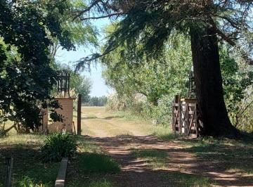 Campo de 10 ambientes, Carmen de Areco · Ideal Hospedaje y Turismo de Campo.