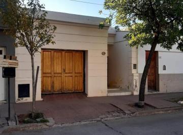 Casa · 200m² · 4 Ambientes · 1 Cochera · Casa en Venta, Centrica, Escritura!. en Villa Dolores Traslasierras