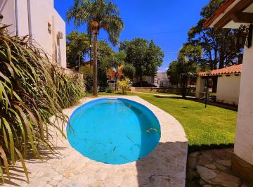 Casa de 6 ambientes, Villa Carlos Paz · Carlos Paz - B° Santa Rita - en Una Planta - 5 Dorm - Pileta