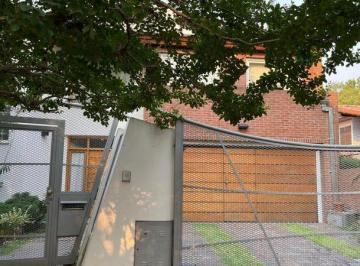 Casa · 160m² · 5 Ambientes · 3 Cocheras · Casa en Venta en Adrogue, Almirante Brown