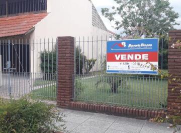 Casa · 180m² · 4 Ambientes · 1 Cochera · Chalet en Excelente Ubicación! Lote de 20 X 22,80 M²!