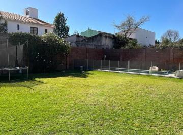 Casa · 370m² · 5 Ambientes · 2 Cocheras · Casa en Grand Bourg