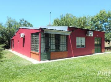 Casa · 80m² · 8 Ambientes · 1 Cochera · Casa de Campo en San José E. Ríos.