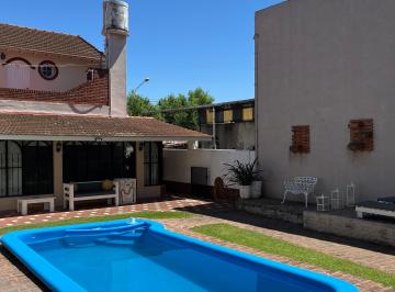 Casa de 5 ambientes, La Matanza · Casa 5 Amb. en Venta. con Garage, Piscina y Quincho con Parrilla.