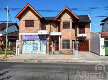 Casa de 5 ambientes, La Matanza · Hermoso Chalet en 2 Plantas en Excelente Ubicación.