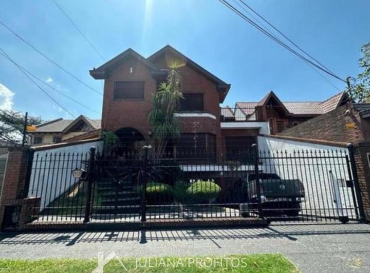 Casa · 289m² · 5 Ambientes · 2 Cocheras