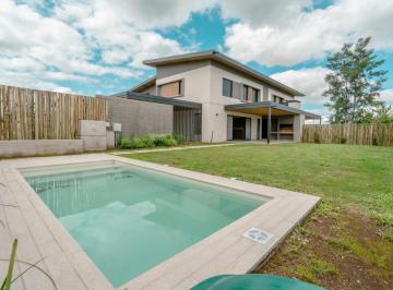 Casa · 137m² · 3 Ambientes · 2 Cocheras · Alquilo Casa 2 Dor